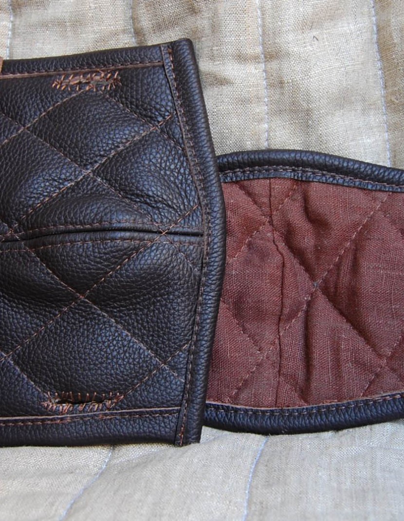 Leather padding for elbows and knees photo made by Steel-mastery.com