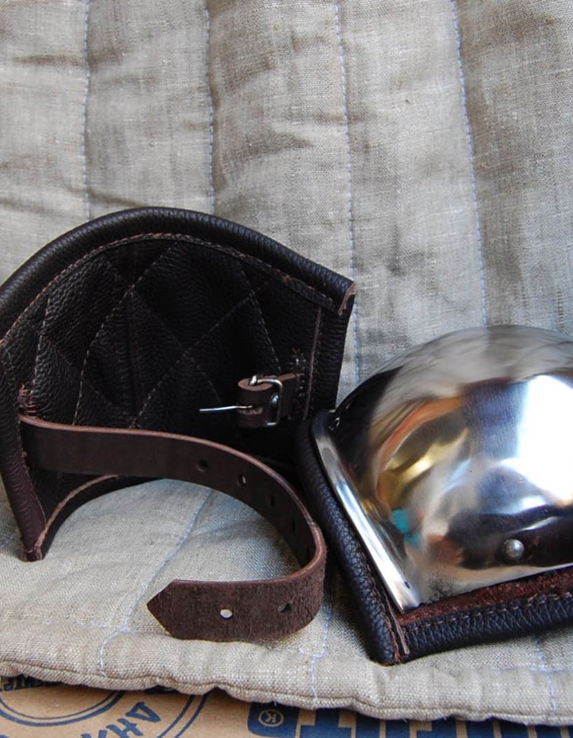 Leather padding for elbows and knees photo made by Steel-mastery.com
