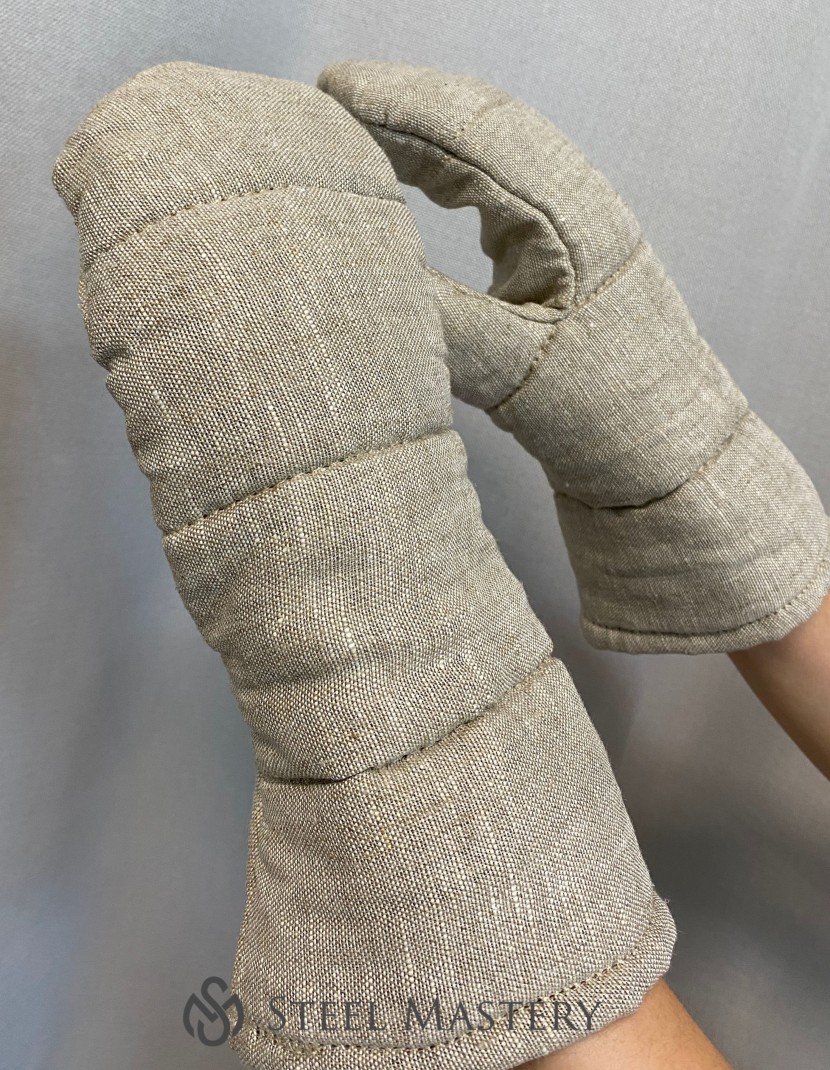 Padded mittens for medieval fencing photo made by Steel-mastery.com