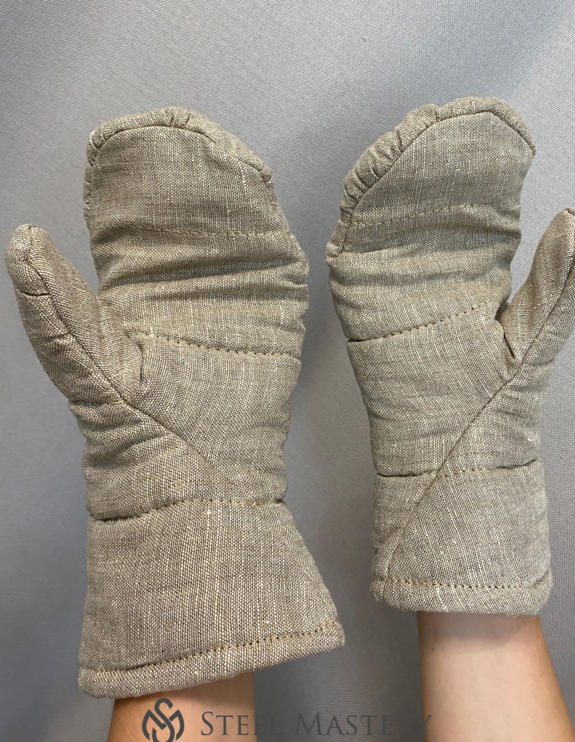 Padded mittens for medieval fencing photo made by Steel-mastery.com