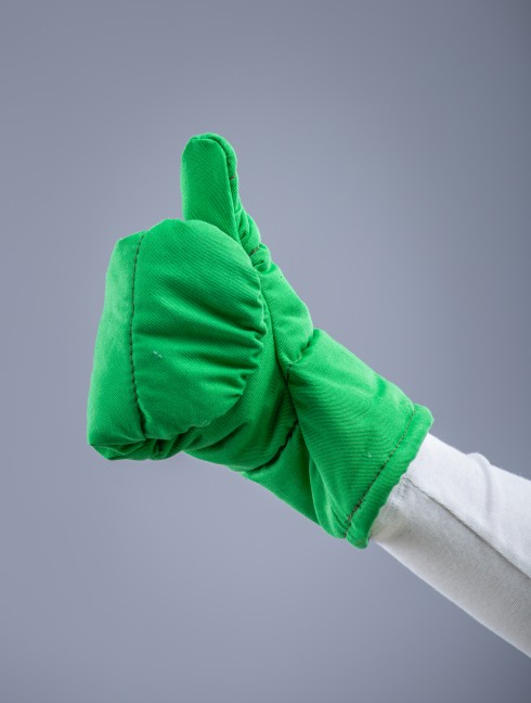 Padded mittens for medieval fencing