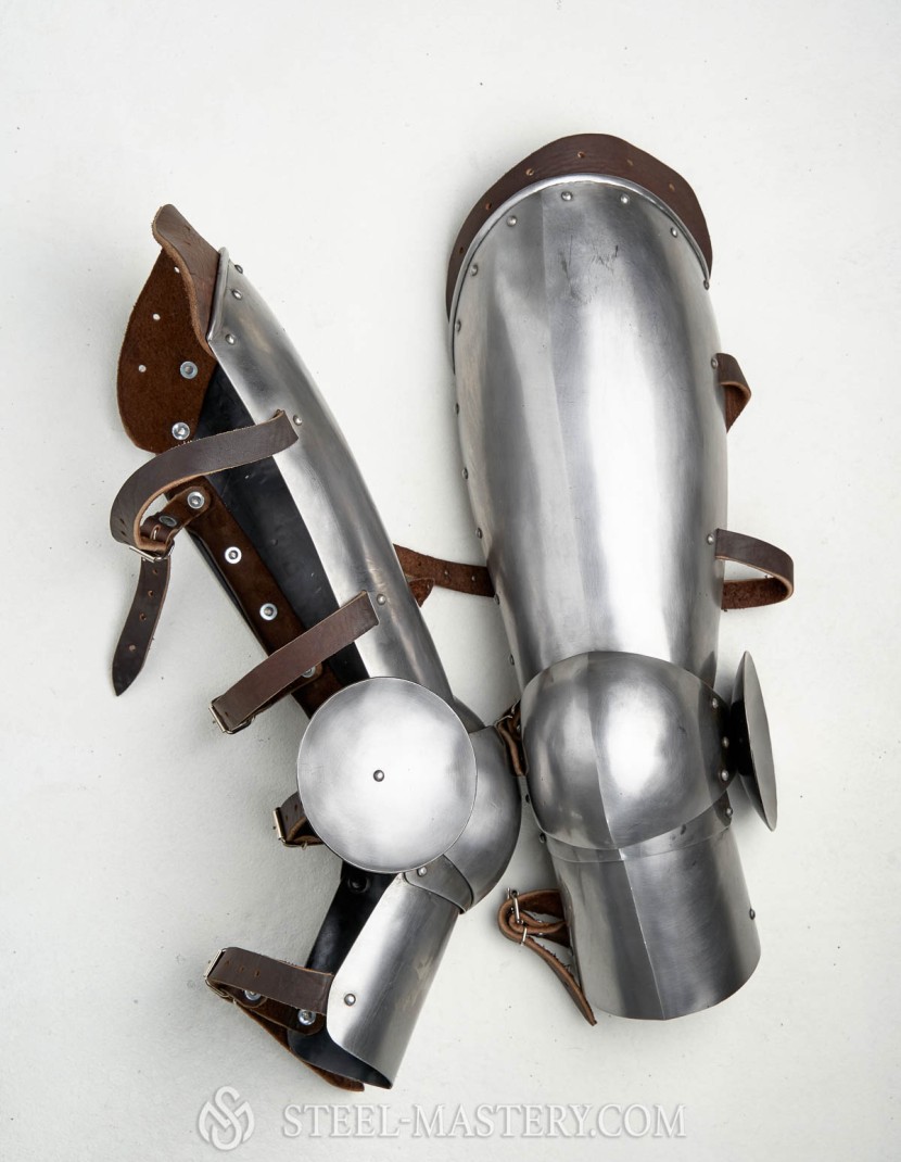 PLATE LEGS WITH KNEE CAPS  photo made by Steel-mastery.com