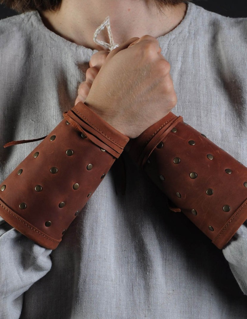 Leather bracers for fantasy look photo made by Steel-mastery.com