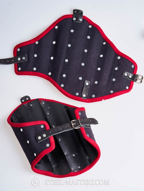 BRIGANDINE PROTECTION OF UPPER PART OF ARM WITH RED FACING