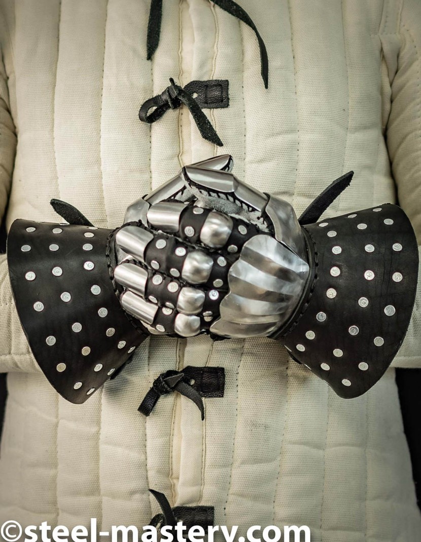 VISBY BRIGANDINE GAUNTLETS IN BLACK LEATHER photo made by Steel-mastery.com