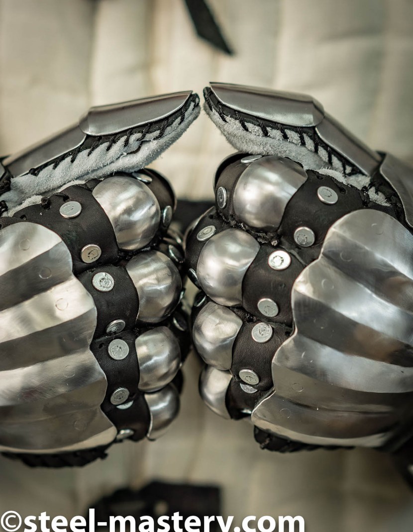 VISBY BRIGANDINE GAUNTLETS IN BLACK LEATHER photo made by Steel-mastery.com