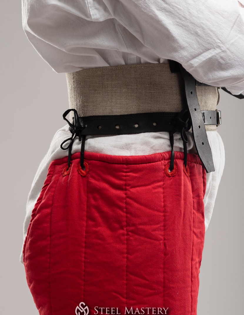 Long padded red chausses  photo made by Steel-mastery.com