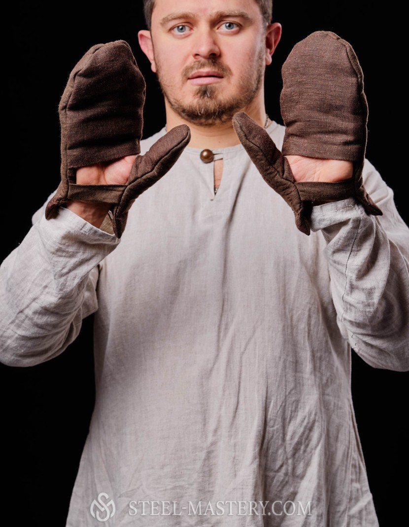 Brown padded mittens  photo made by Steel-mastery.com