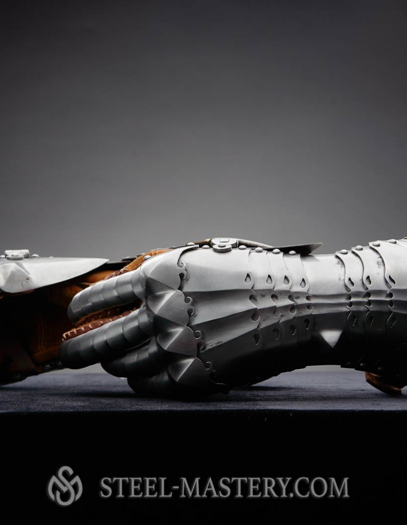 Finger steel gauntlets  photo made by Steel-mastery.com