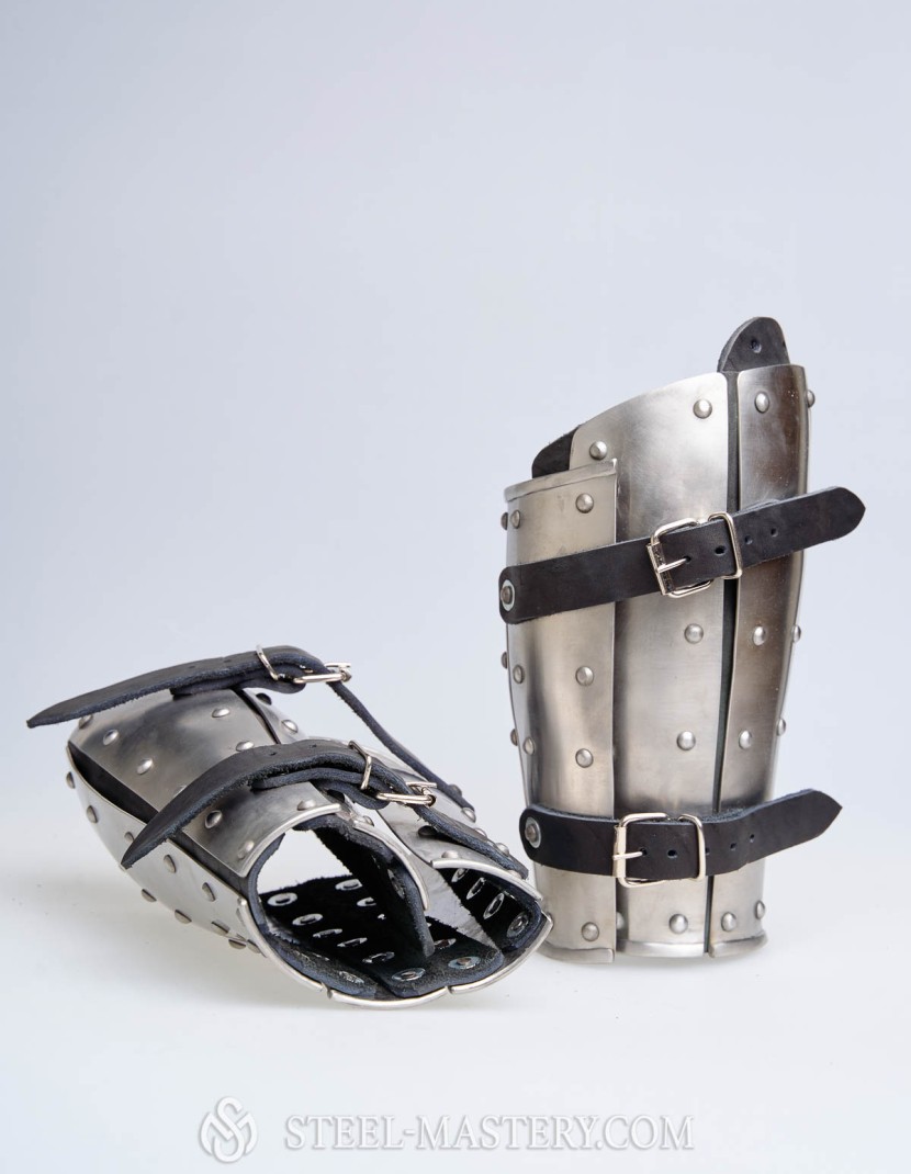 Medieval splinted bracers photo made by Steel-mastery.com