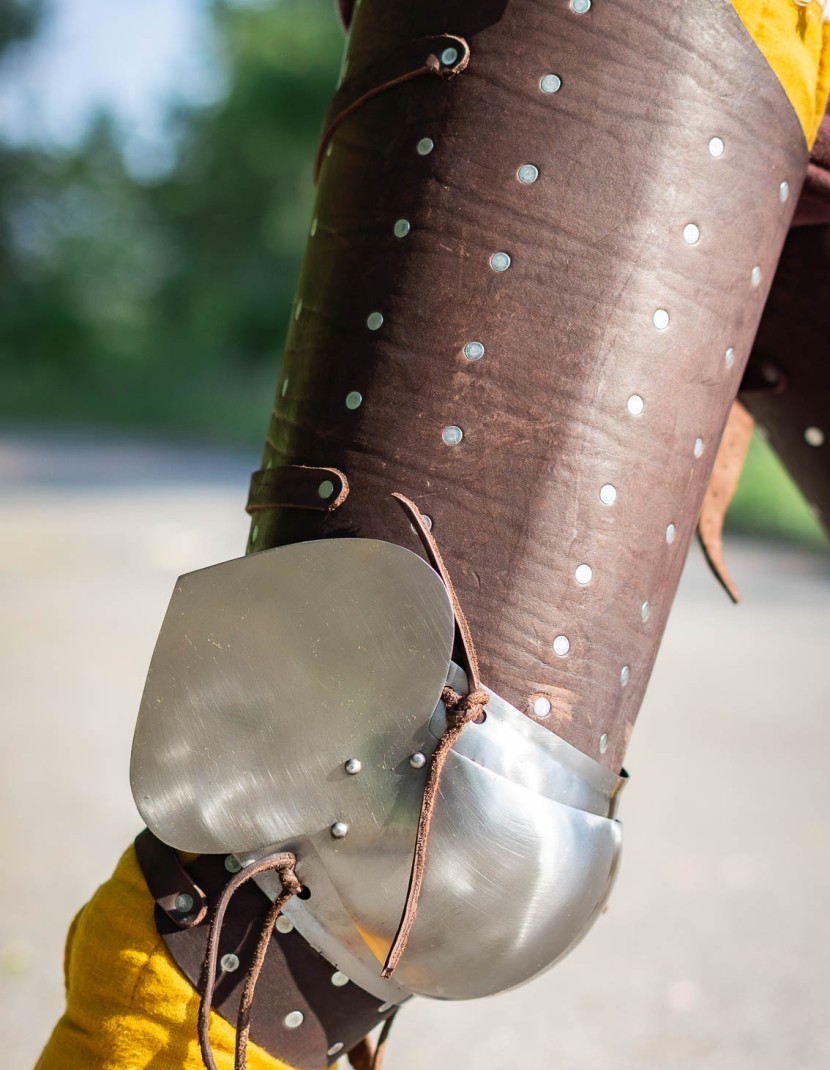 Plate knee caps as a part of brigandine legs protection photo made by Steel-mastery.com