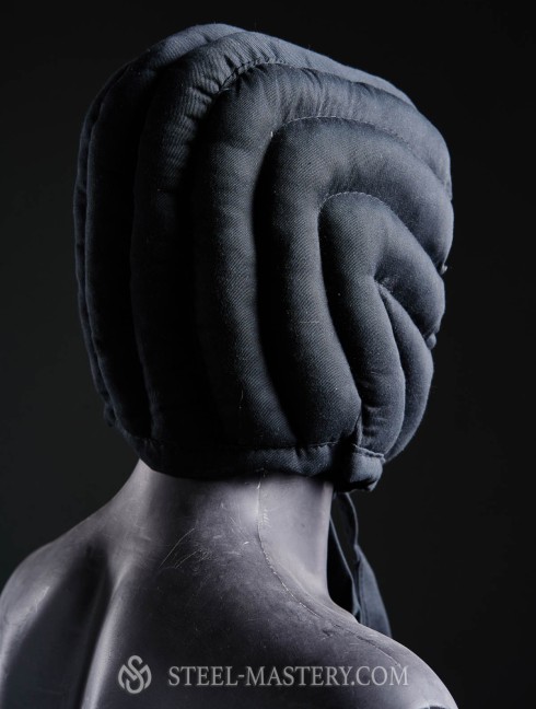 Black padded cotton cap 