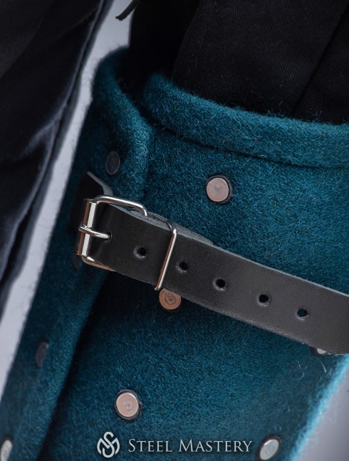 DARK GREEN WOOLEN MEDIEVAL BRACERS L SIZE IN STOCK 