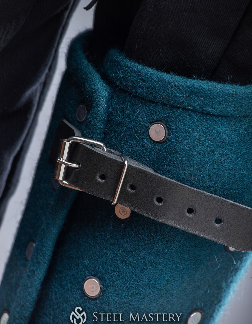 DARK GREEN WOOLEN MEDIEVAL BRACERS L SIZE IN STOCK  photo made by Steel-mastery.com