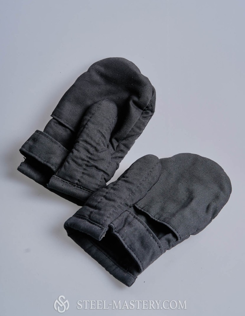 Padded black mittens (XII-XIII century) photo made by Steel-mastery.com