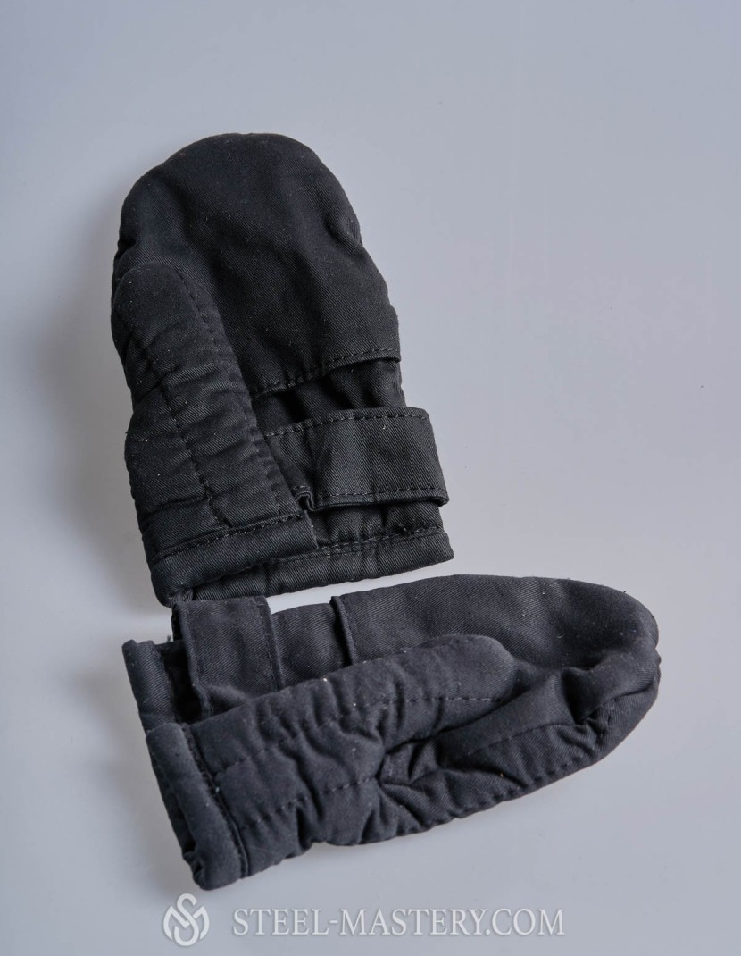 Padded black mittens (XII-XIII century) photo made by Steel-mastery.com