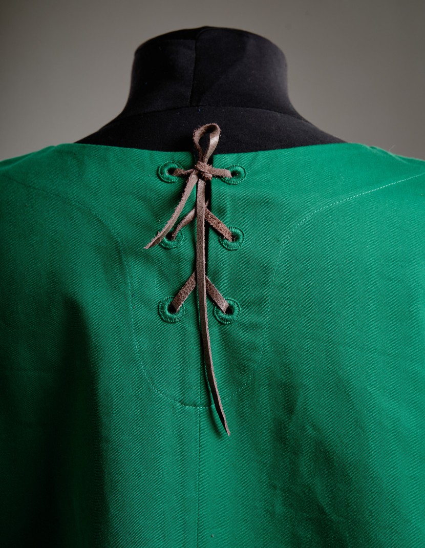 Sleevles green tabard with oak tree  photo made by Steel-mastery.com