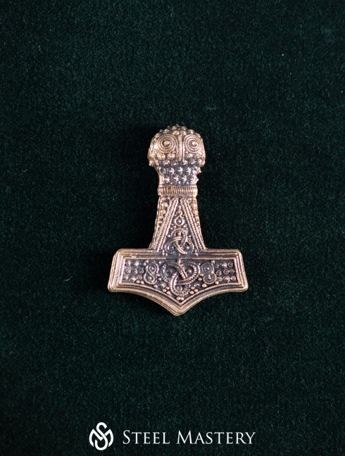 Thor's hammer pendant 
