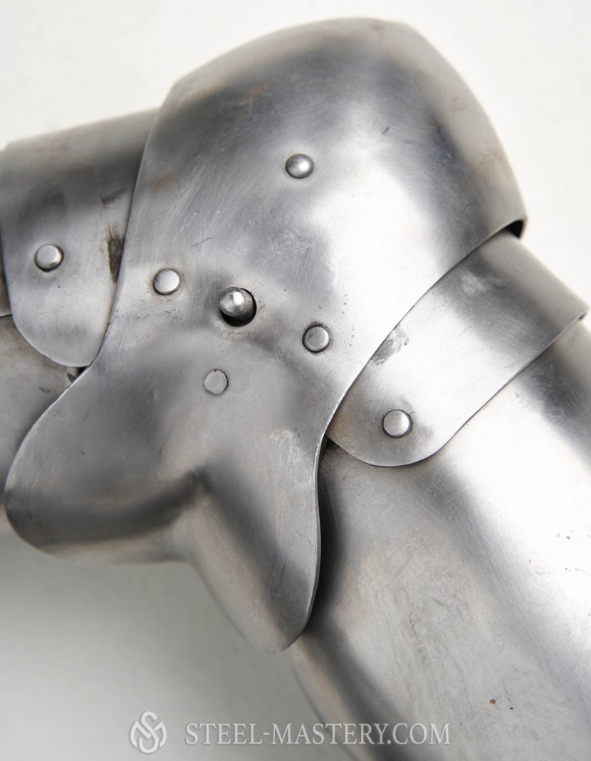 KNIGHTLY ARMS PLATE, PART OF FULL PLATE ARMOR  photo made by Steel-mastery.com