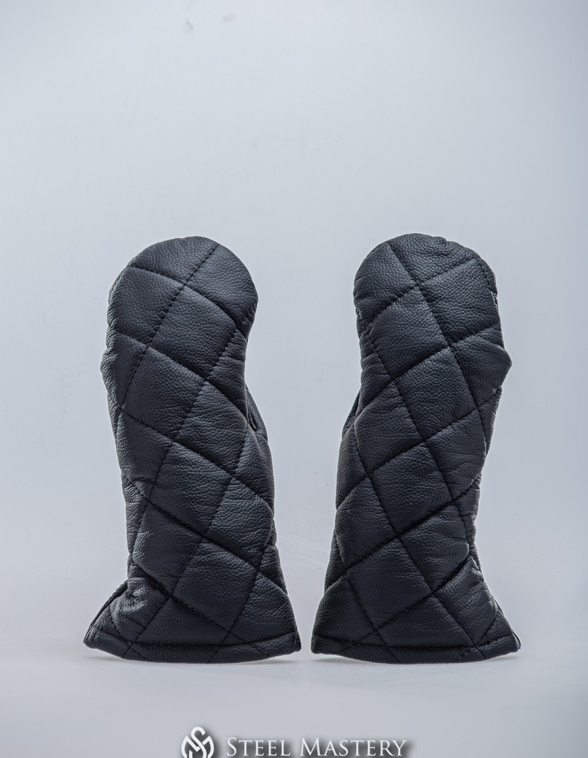 BLACK LEATHER MITTENS WITH DIAMOND STITCHING IN STOCK photo made by Steel-mastery.com