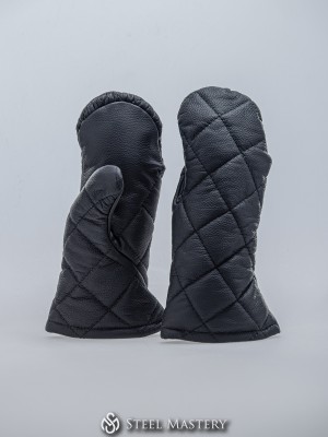 BLACK LEATHER MITTENS WITH DIAMOND STITCHING IN STOCK