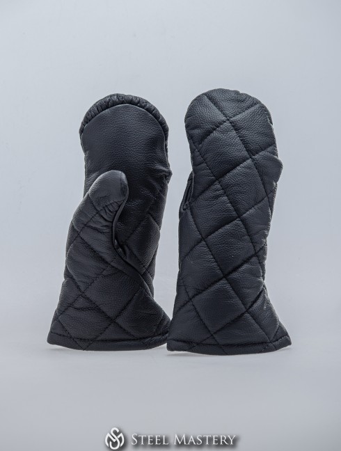 BLACK LEATHER MITTENS WITH DIAMOND STITCHING IN STOCK
