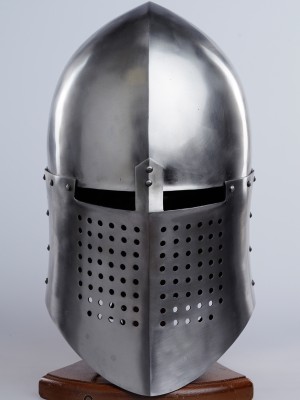 Knightly closed helmet of the 13th century
