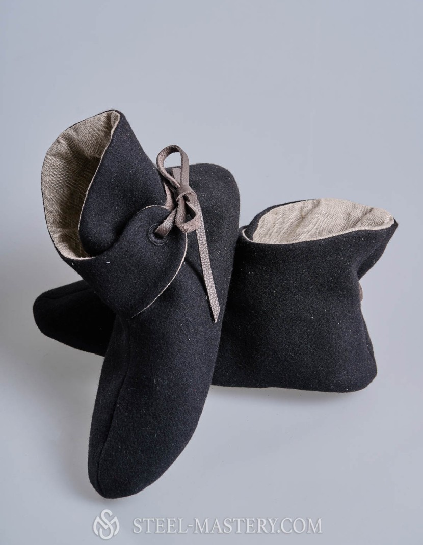 Medieval wool shoes with linen lining, additional option - leather sole photo made by Steel-mastery.com