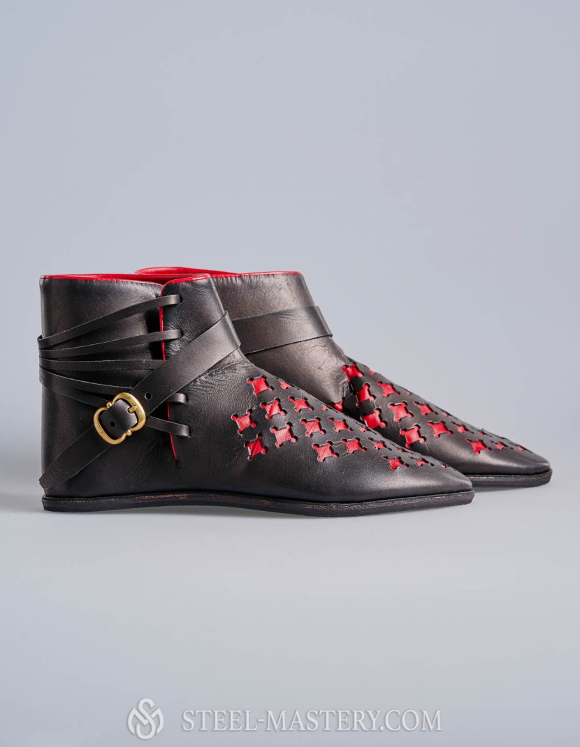 Medieval shoes with a notch photo made by Steel-mastery.com