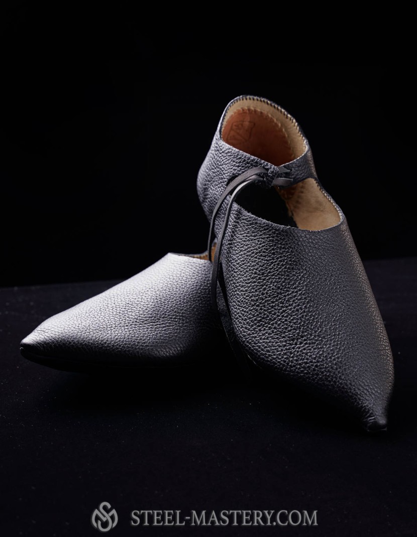 Medieval shoes with latchet photo made by Steel-mastery.com