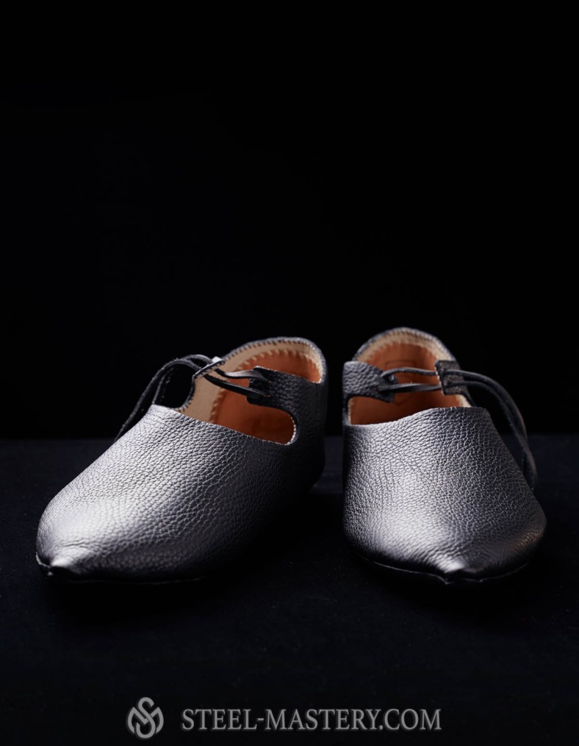 Medieval shoes with latchet photo made by Steel-mastery.com
