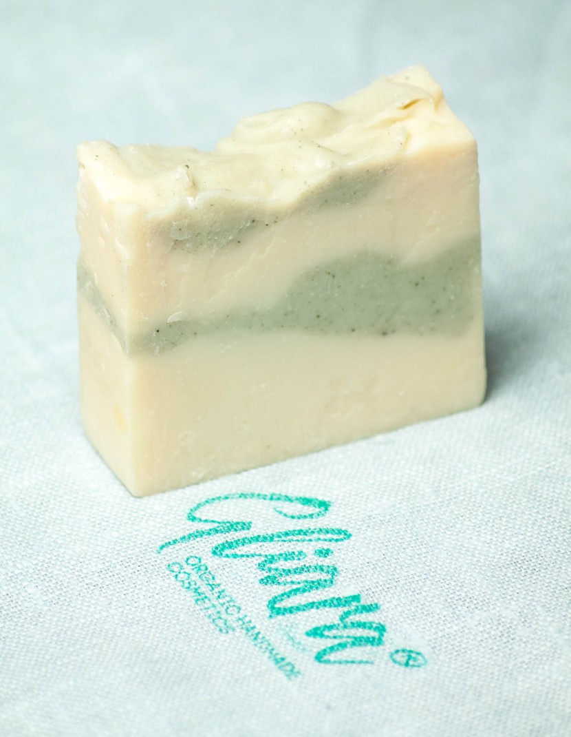 Homemade natural craft soap with white kaolin and fir needle oil photo made by Steel-mastery.com