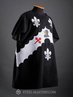 Black tabard with a helmet, white lilies and crosses