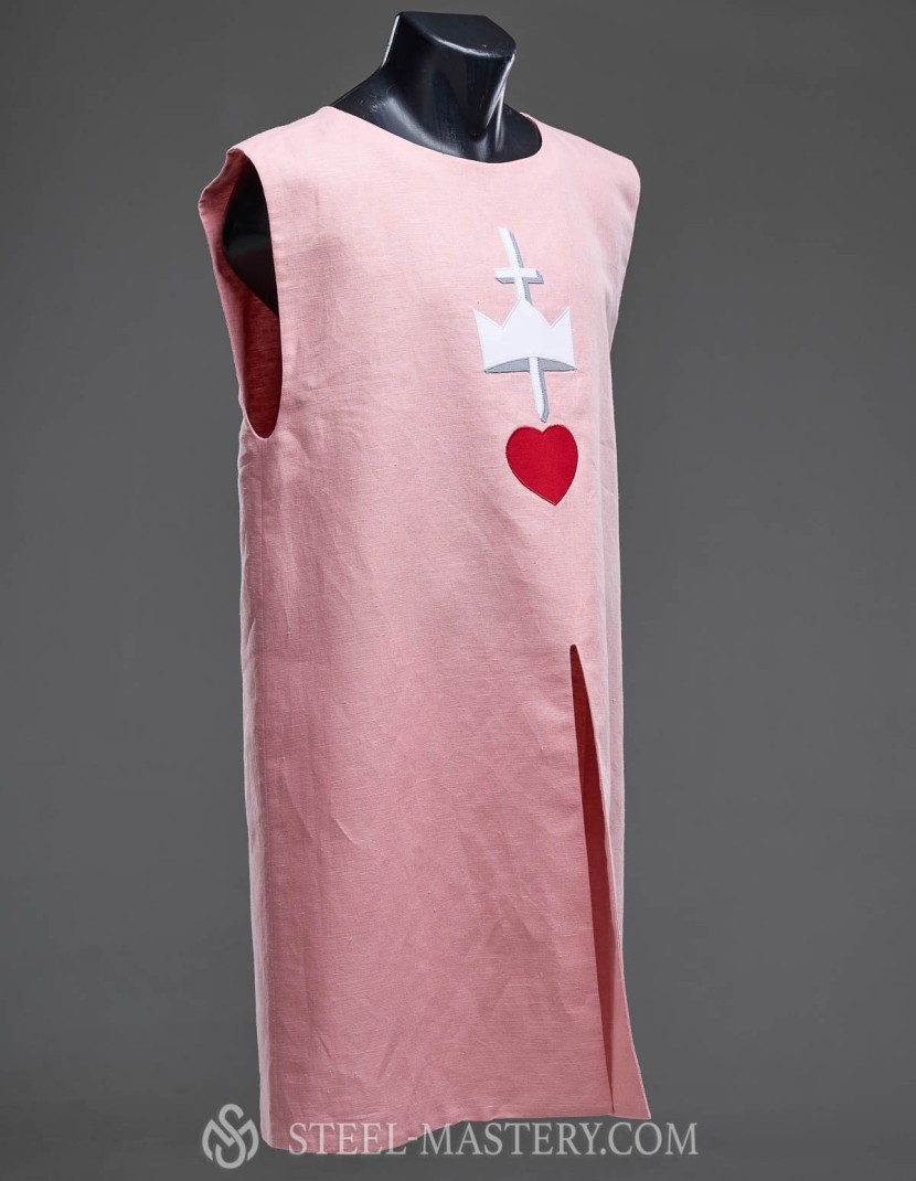 Knight linen tabard with an crown, crest and red heart.  photo made by Steel-mastery.com