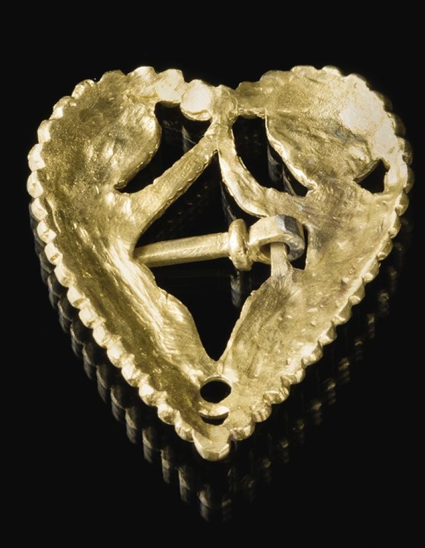 Medieval brooch "Tristan and Isolde" photo made by Steel-mastery.com