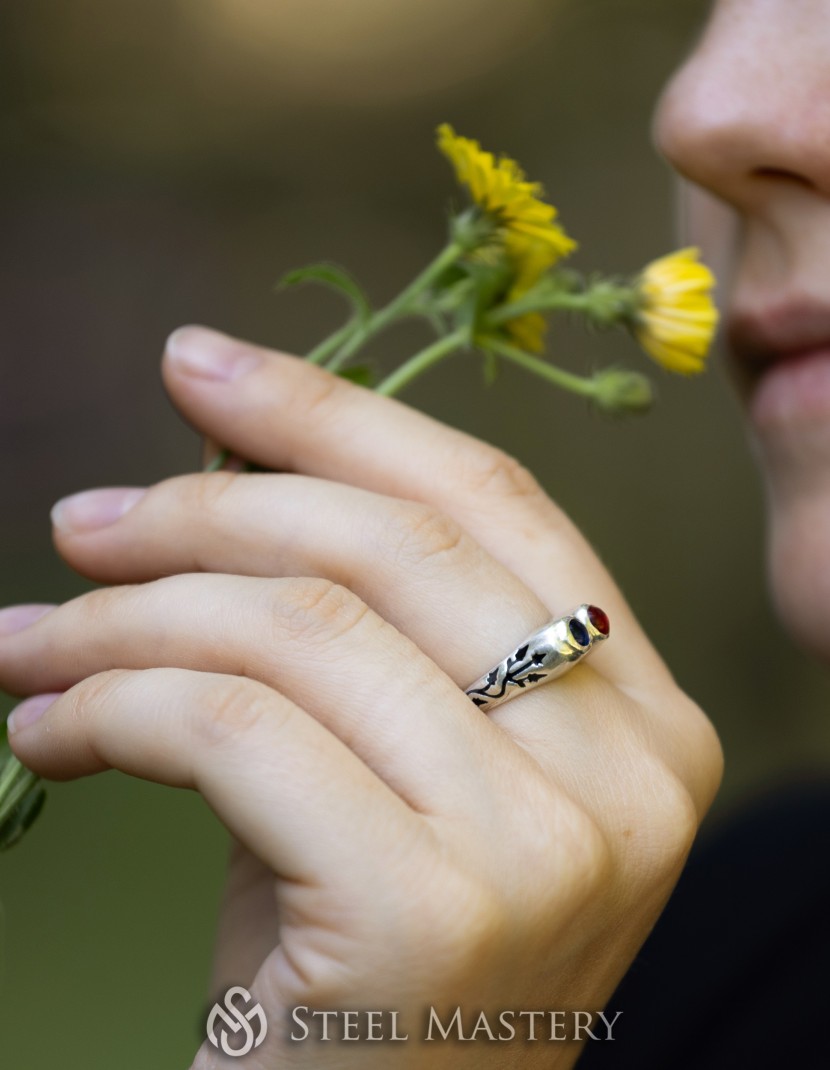 Medieval ring with two gems and inscription "Due tout mon coer" ("With all my heart"). France or England, 15th century photo made by Steel-mastery.com