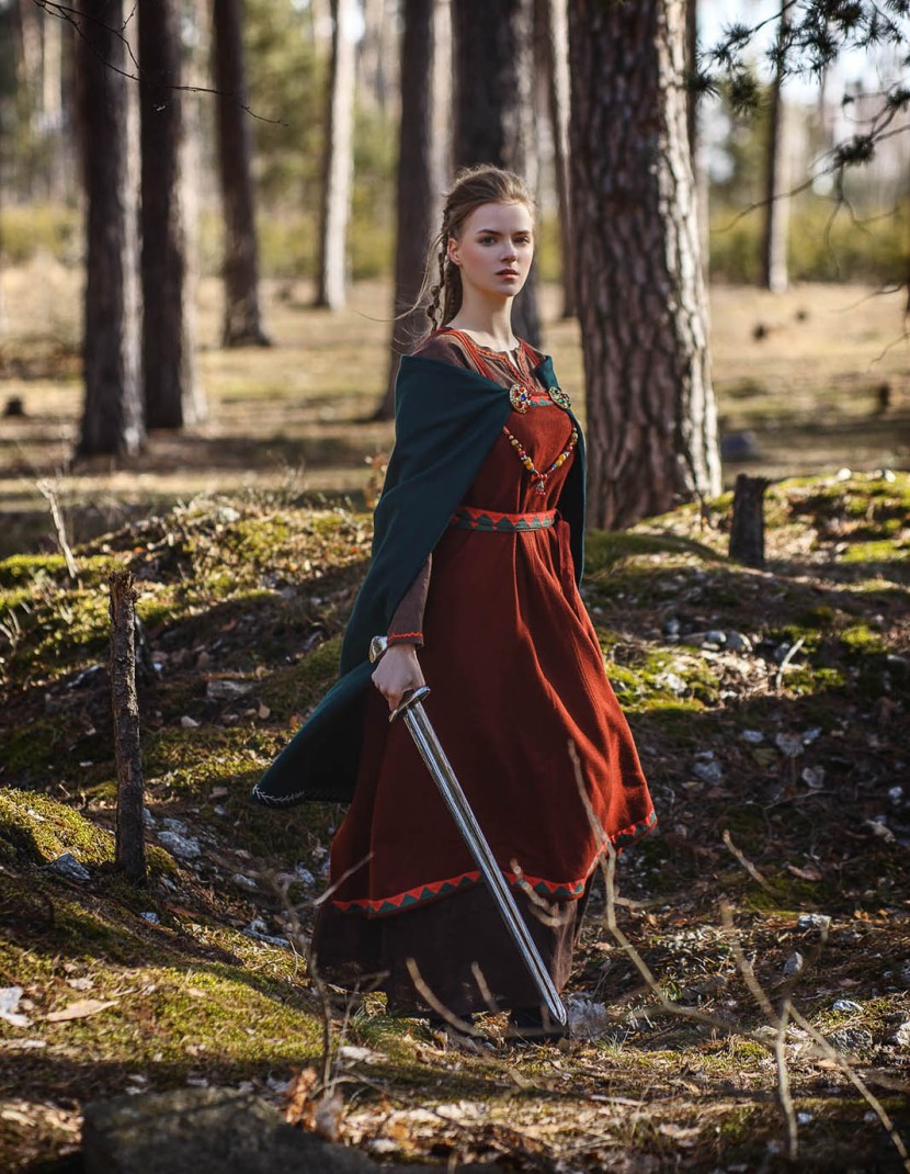 Viking clothing "Idunn style" photo made by Steel-mastery.com