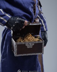 Vernon Roche's treasure chest (world of "The Witcher 3: Wild Hunt)