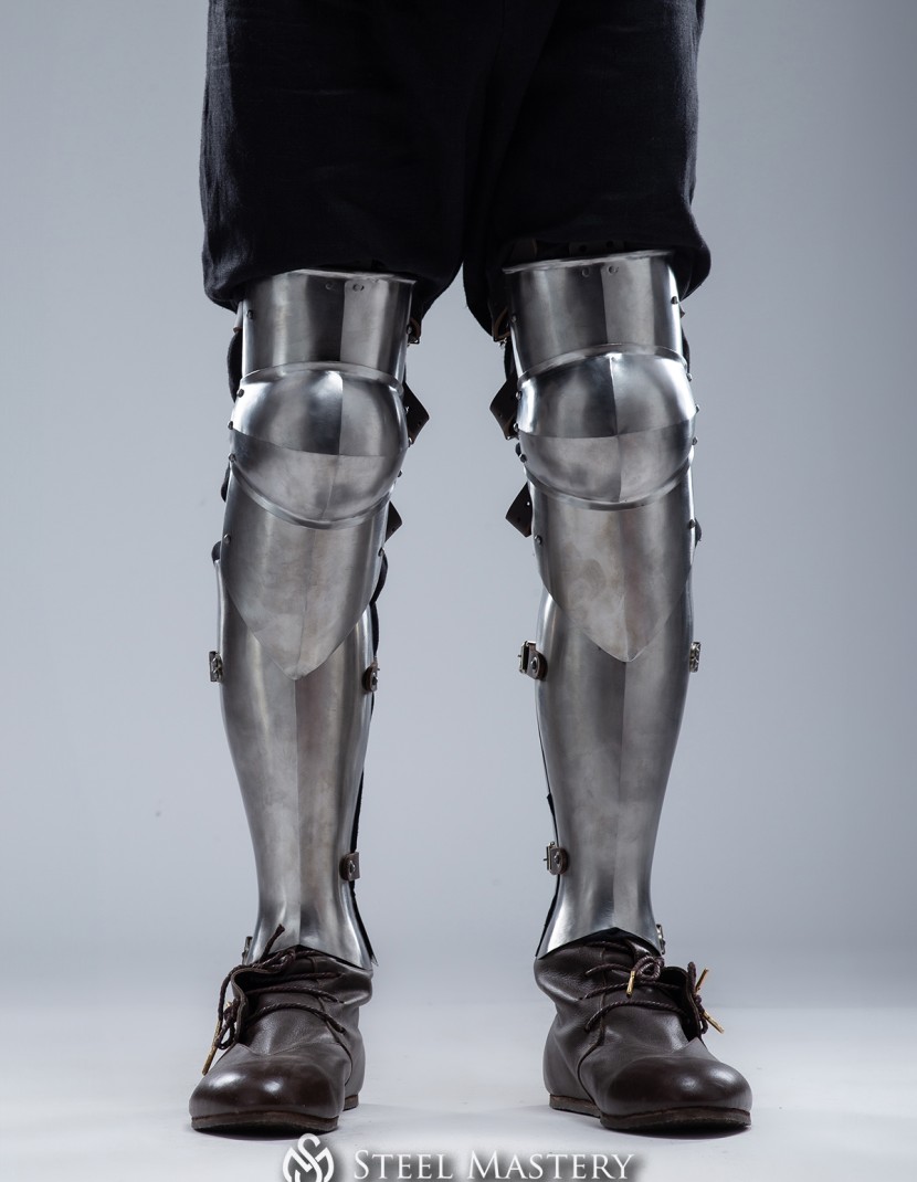 Vernon Roche's Plate Greaves with knees (world of "The Witcher 3: Wild Hunt) photo made by Steel-mastery.com