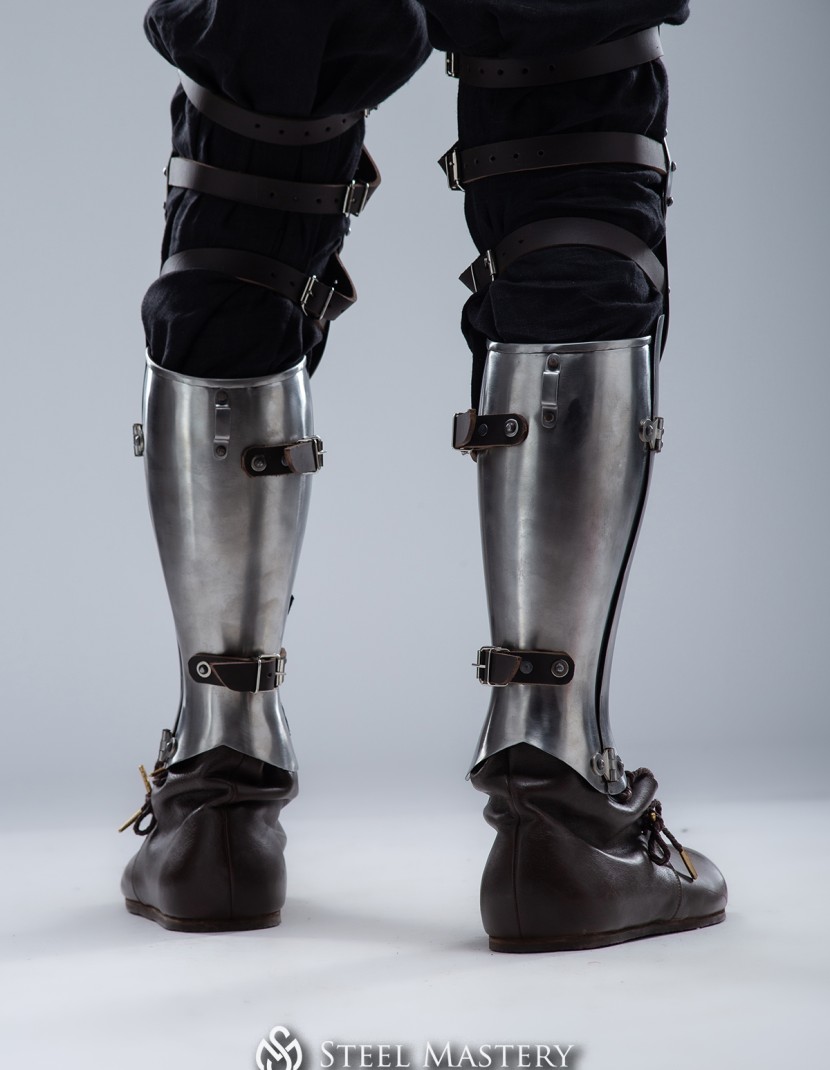 Vernon Roche's Plate Greaves with knees (world of "The Witcher 3: Wild Hunt) photo made by Steel-mastery.com