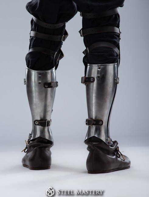 Vernon Roche's Plate Greaves with knees (world of "The Witcher 3: Wild Hunt)