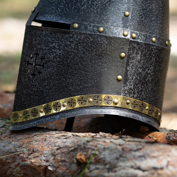 Brass decoration: on the edge of helmet
