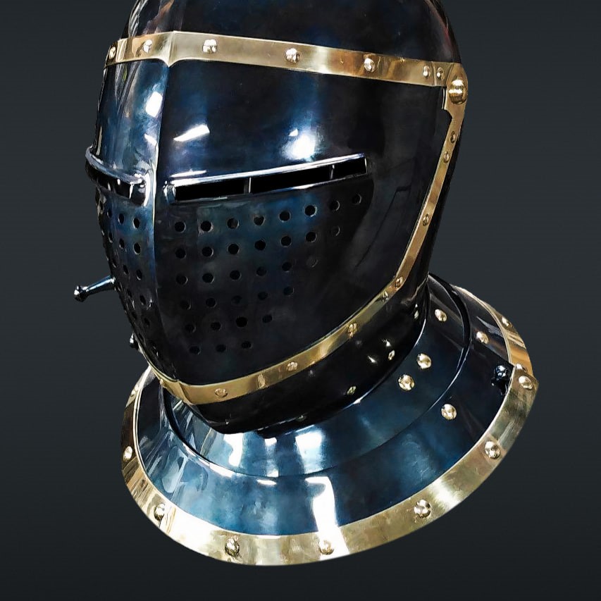 Brass decoration: on the edge of helmet and visor