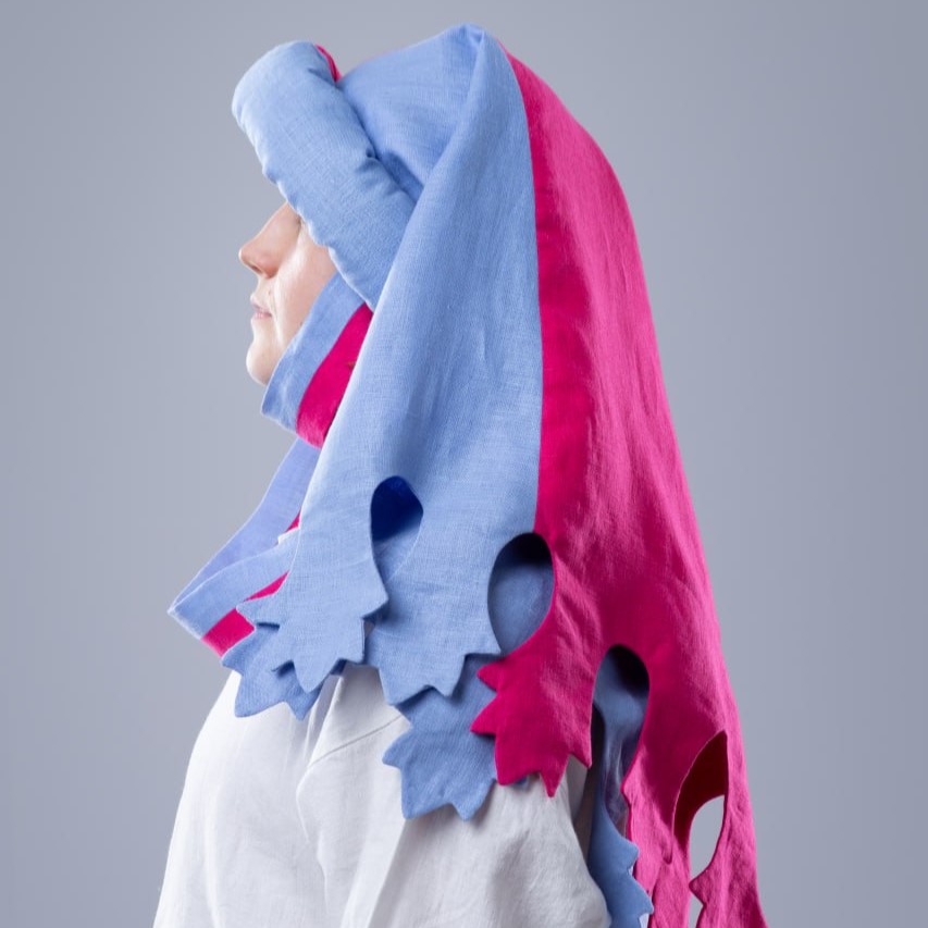 Two-color design: half coloured chaperon