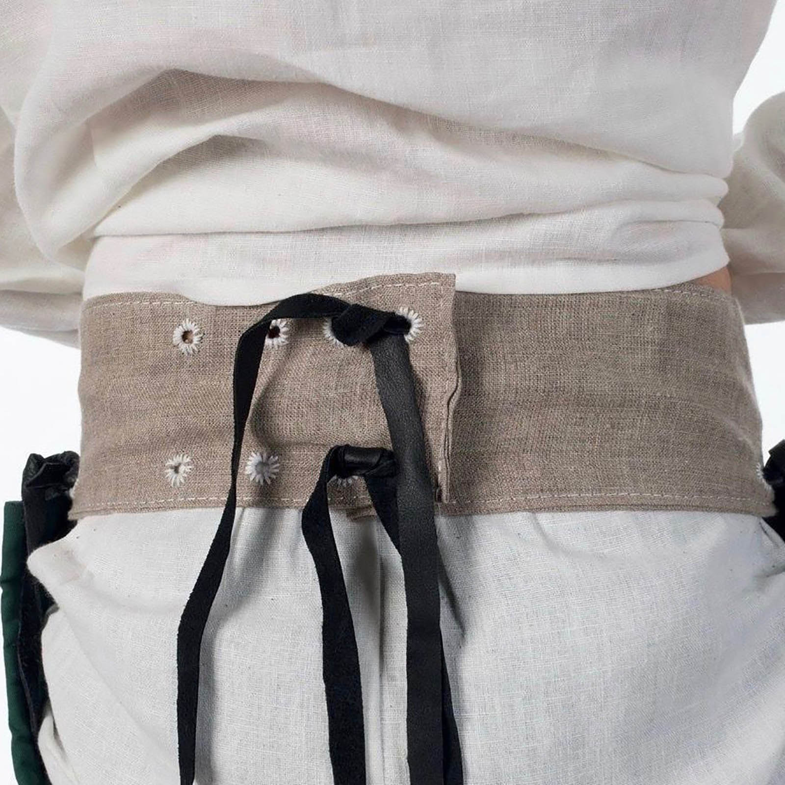 Belt for chausses: with hand-sewn loops