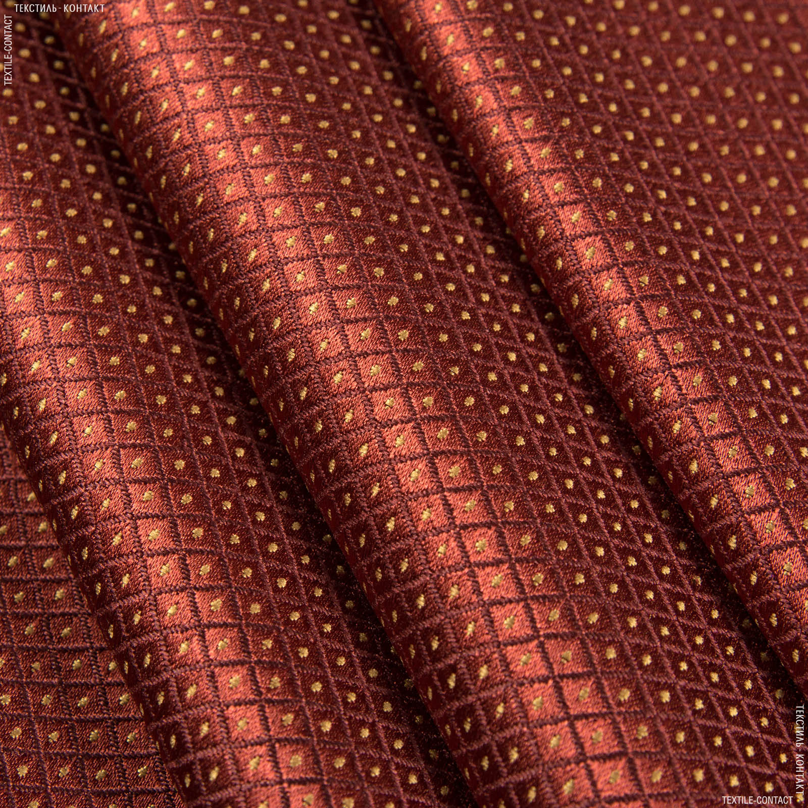 Color for pattern fabric: Diamond red