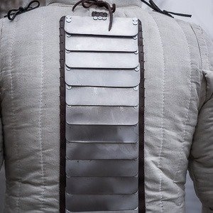 Additional back protection: Spine protection for self-sewing