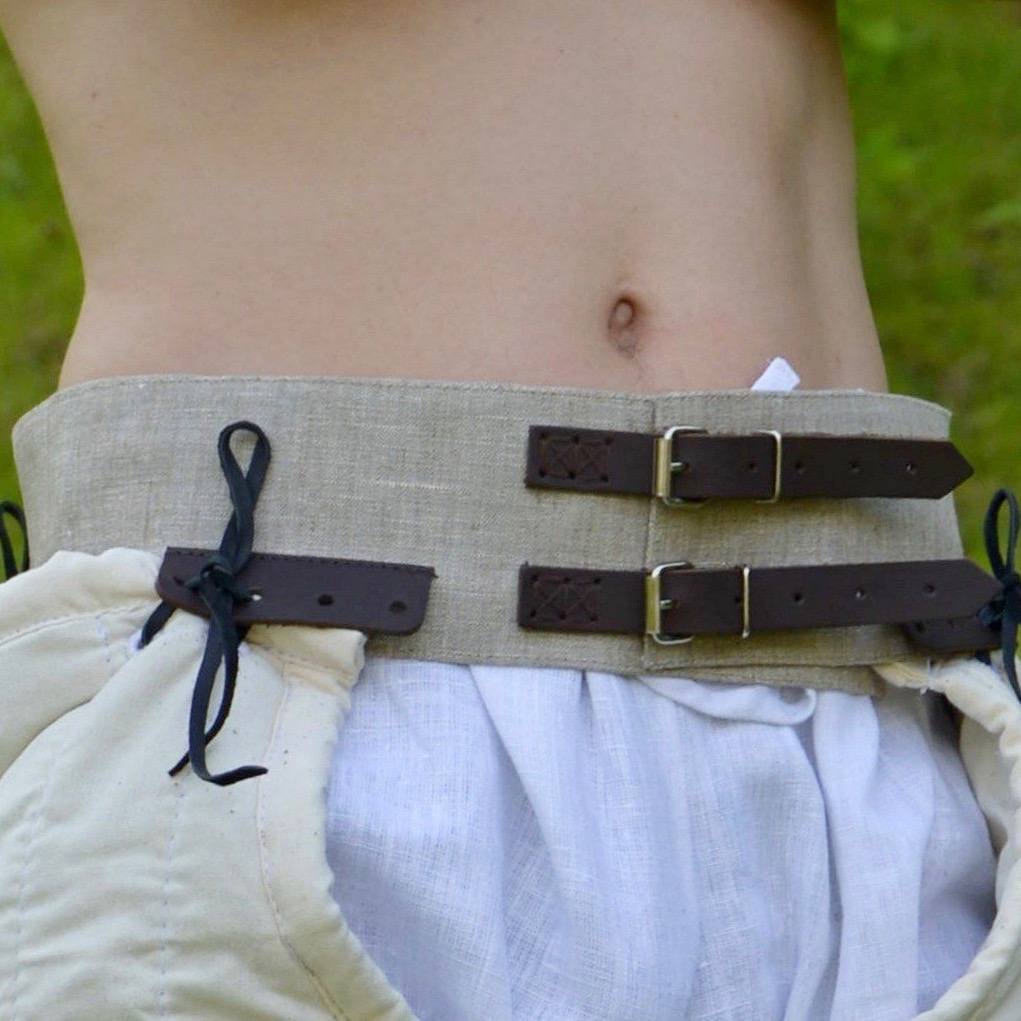 Belt for chausses: with leather parts