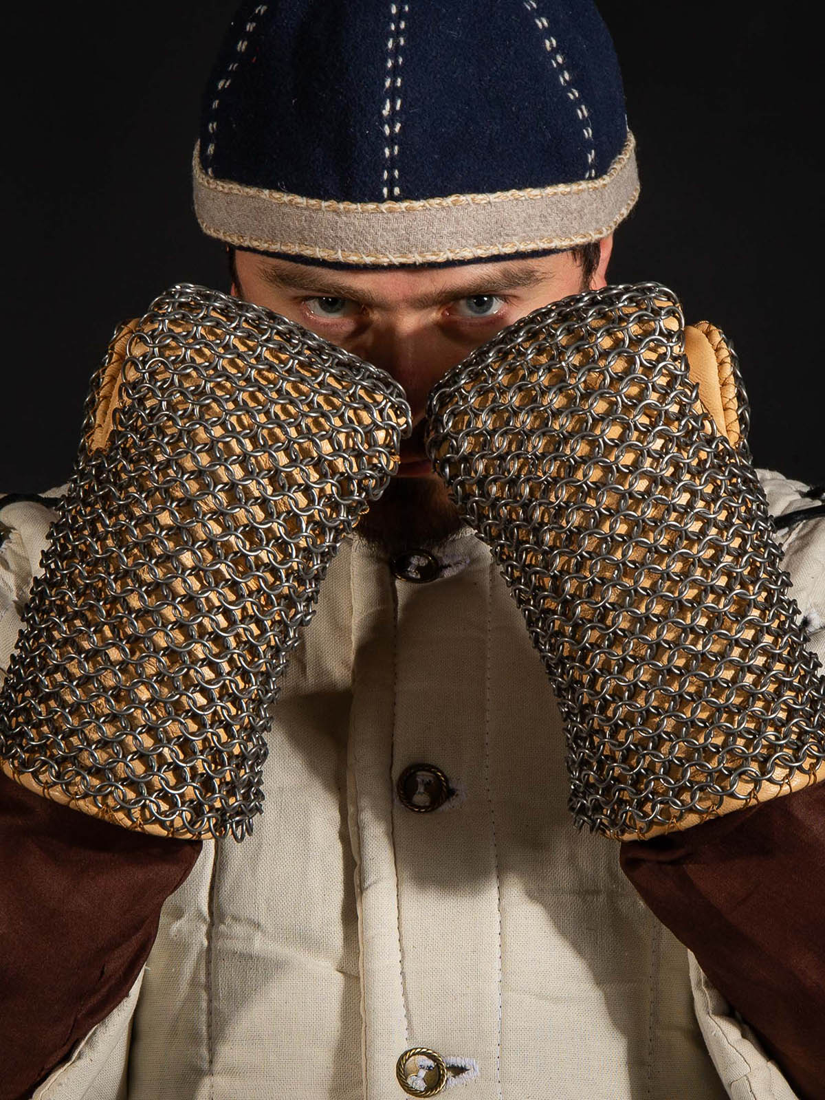 https://steel-mastery.com/image/catalog/PhotosForSharingLinks/medieval-chinmail-gloves-by-steel-mastery.jpg