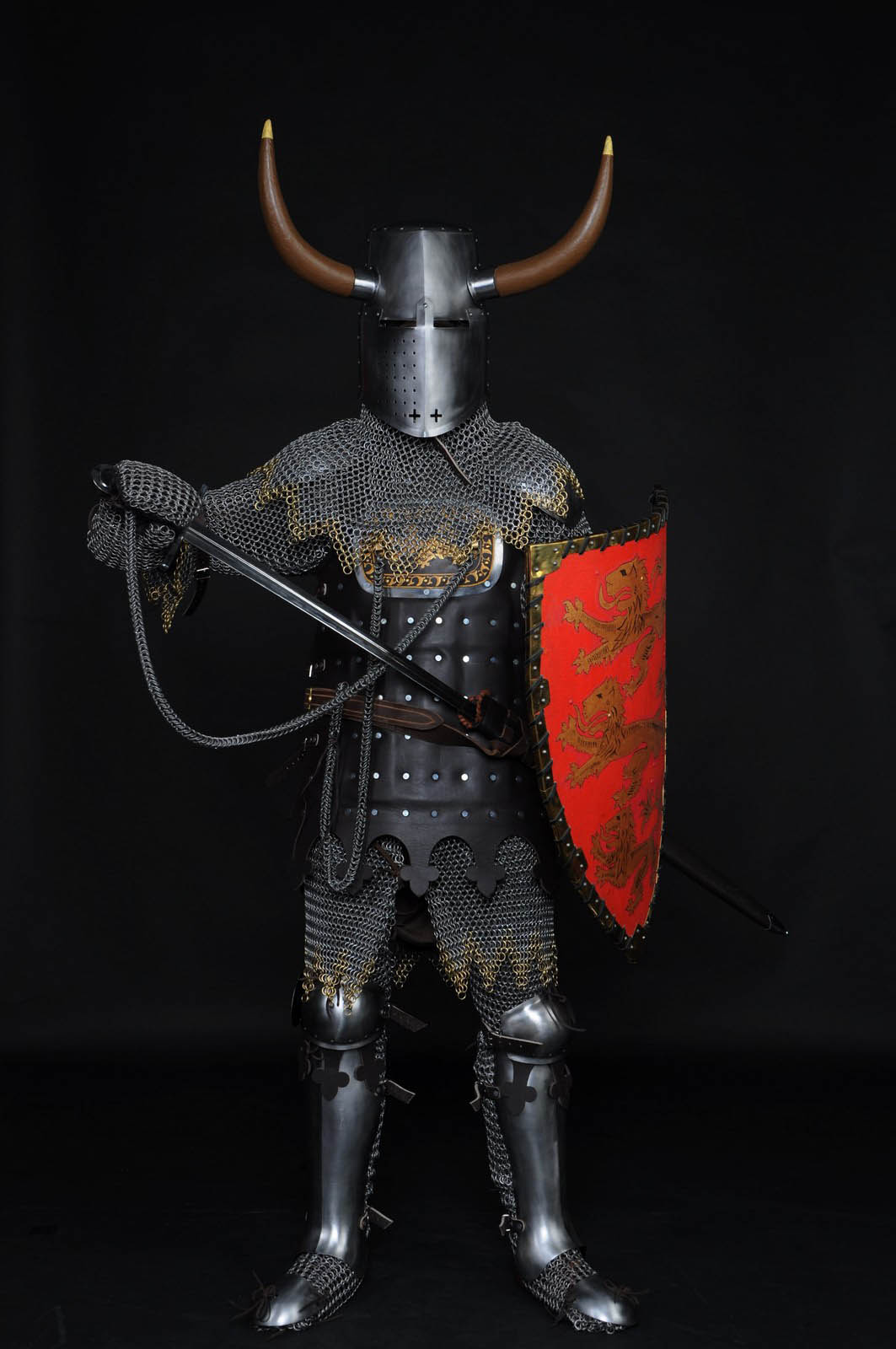 Medieval full armor of the XIII century - perfect battle mix!